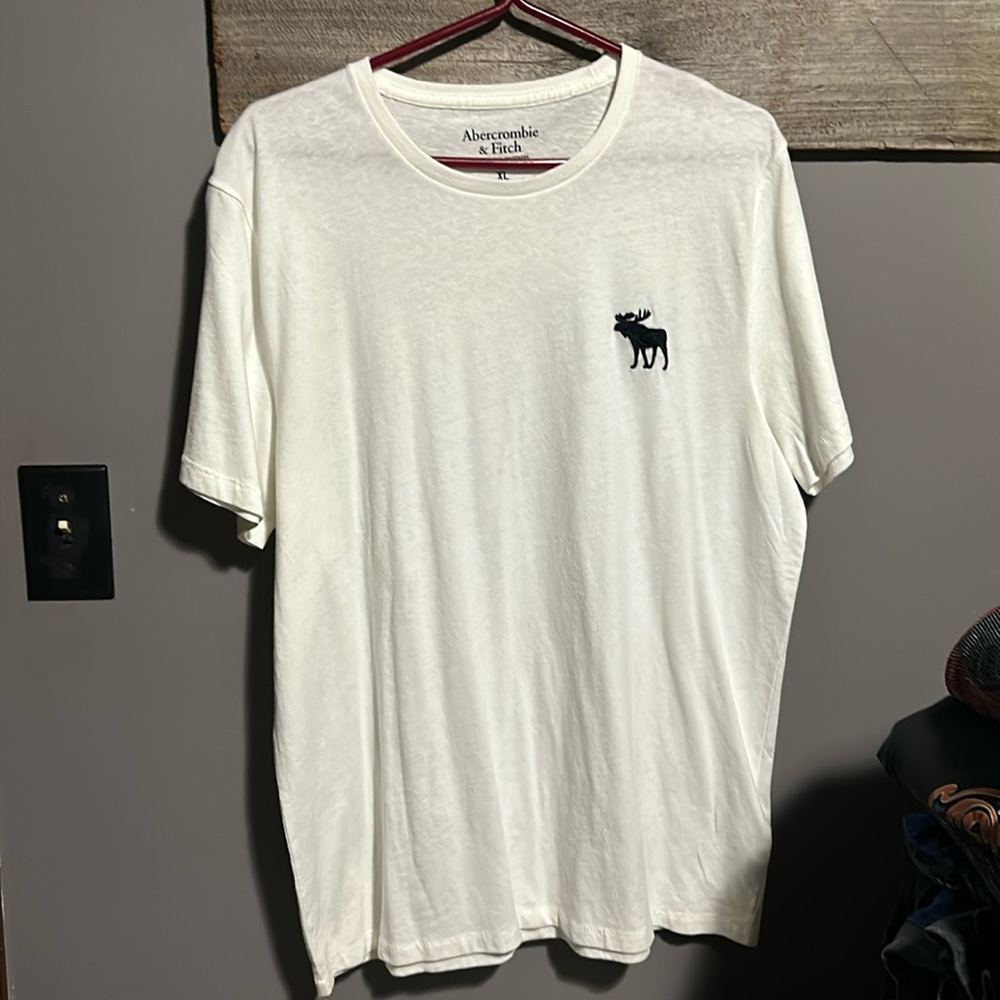 NWOT Abercrombie & Fitch Large logo Moose shirt